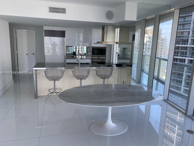 Foto del edificio - 495 Brickell Ave