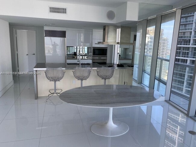 Building Photo - 495 Brickell Ave