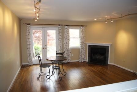 Foto del edificio - WONDERFUL 2 BEDROOM 1.5 BATH TOWNHOUSE W/ ...