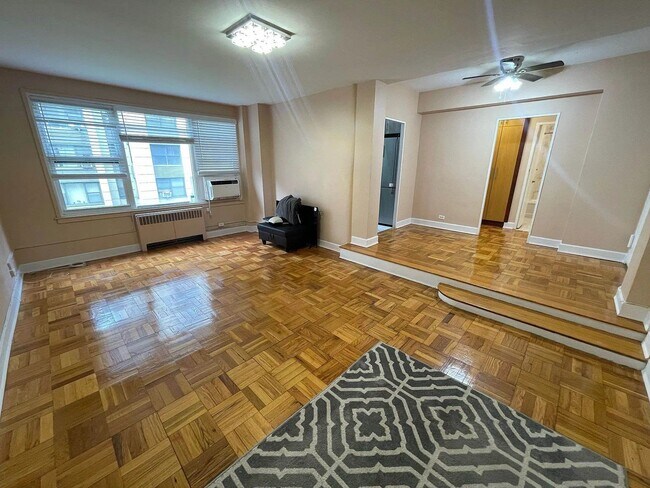 Foto del edificio - 98-25 64th Rd