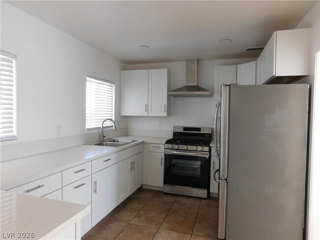 Foto del edificio - 4524 Fulton Pl