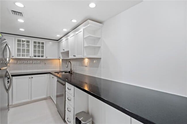 Photo - 1621 Collins Ave cu-908 Apartment