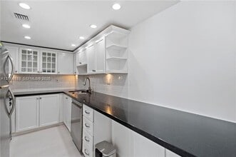 Building Photo - 1621 Collins Ave