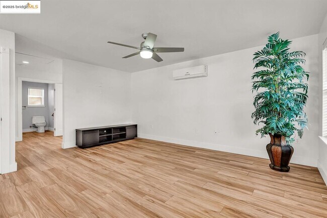 Building Photo - 507 Maple St