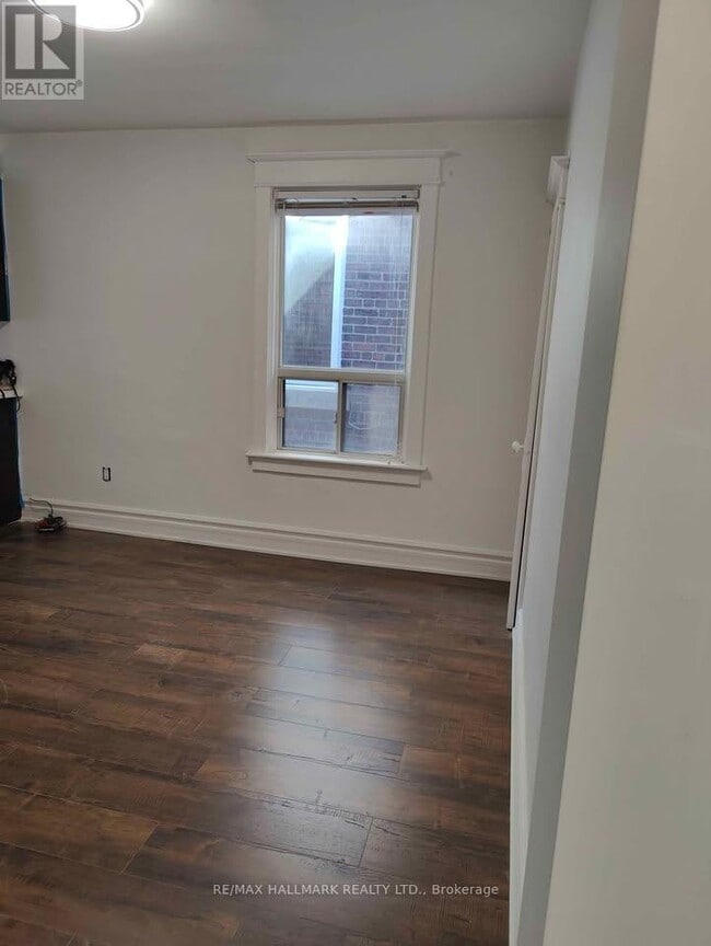 Building Photo - 372 Woodbine Ave