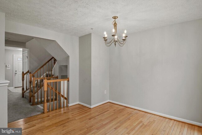 Foto del edificio - 8755 Thornbrook Dr