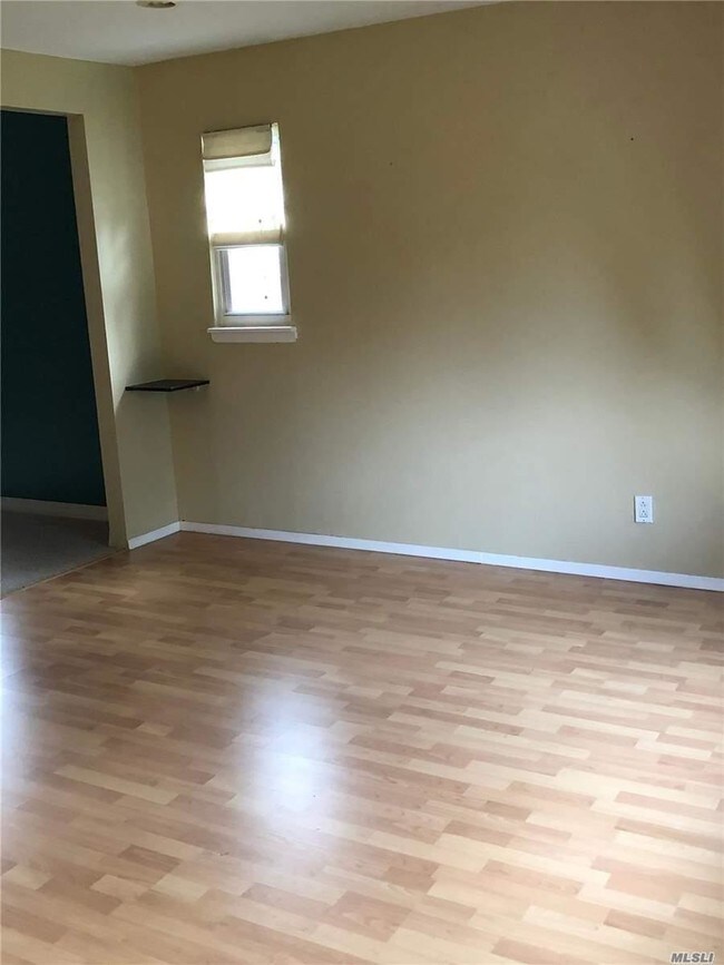 Building Photo - 548 Rockaway St