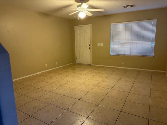 Foto del edificio - TWO STORY HOME NEAR SAN TAN MALL