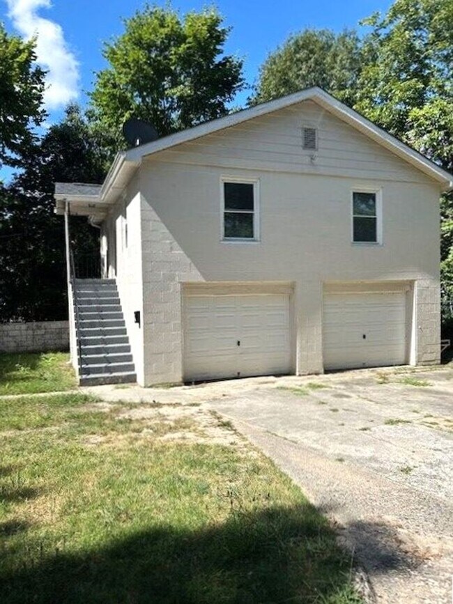 Foto del edificio - T.R. Lawing Realty Property