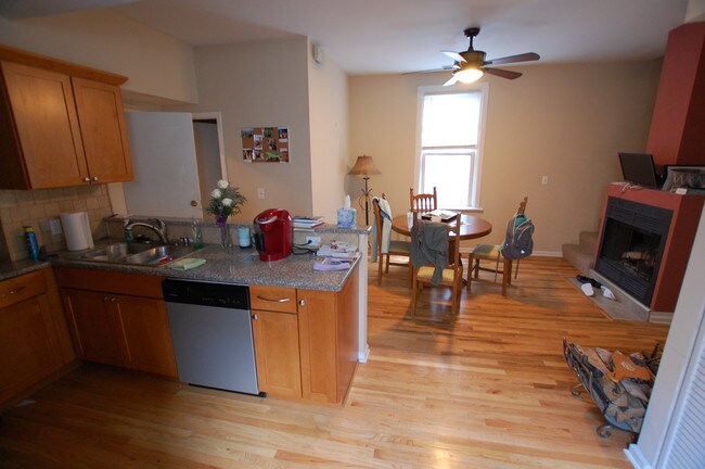 Foto del edificio - 3037 N Southport Ave