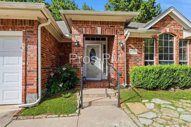 Building Photo - 2921 Meadow Glen Dr