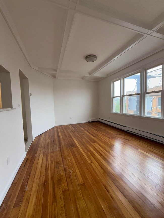 Building Photo - 972 Broadway