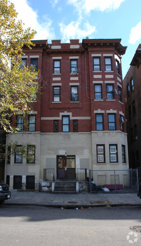 Primary Photo - 52-54 Elliott Ave