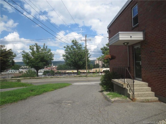 Building Photo - 270 High St