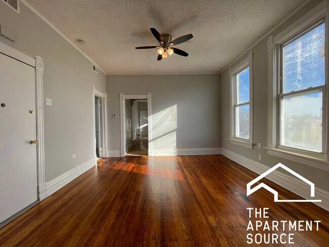 Foto del edificio - 641 N Western Ave
