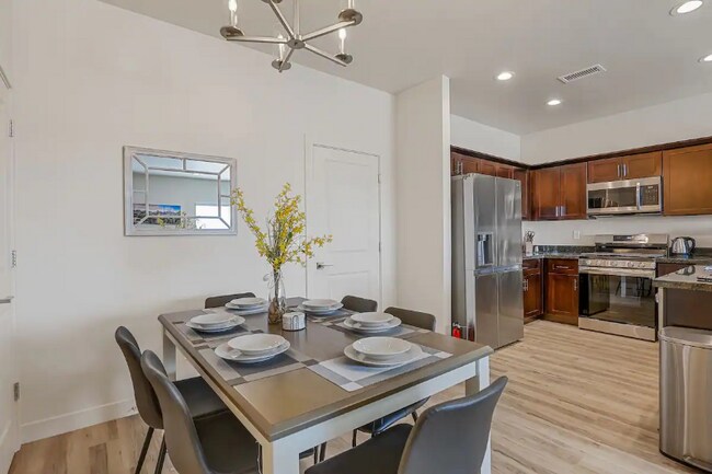 Foto del edificio - 12249 Bliss Ave