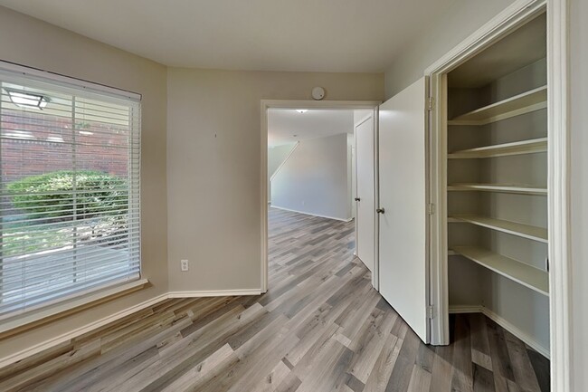 Building Photo - 3812 Dalston Ln