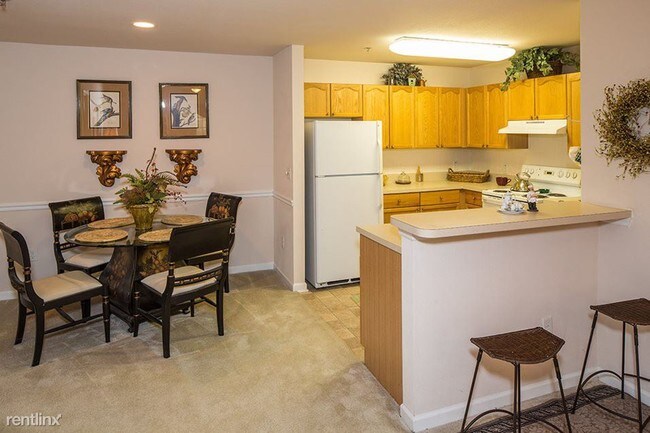 Foto del edificio - 7305 Village Center Blvd
