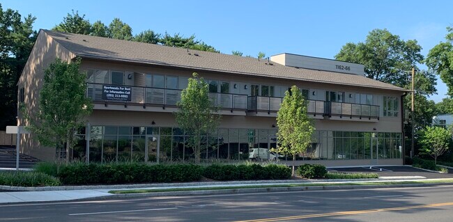 Building Photo - 1162 E Putnam Ave