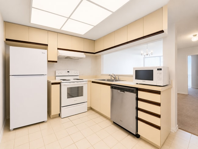 Building Photo - Suite 1103-330 Alton Towers Circle