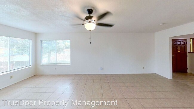 Foto del edificio - 4 br, 2.5 bath House - 5095 Sierra Vista Ave.