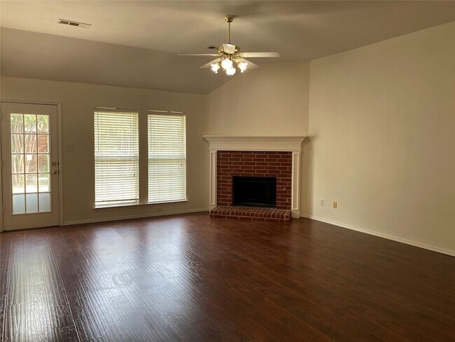 Foto del edificio - 2324 Treyburn Ct