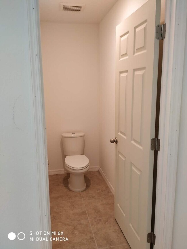 Foto del edificio - 4 bedroom 3.5 Bath House on Oakland Trails...