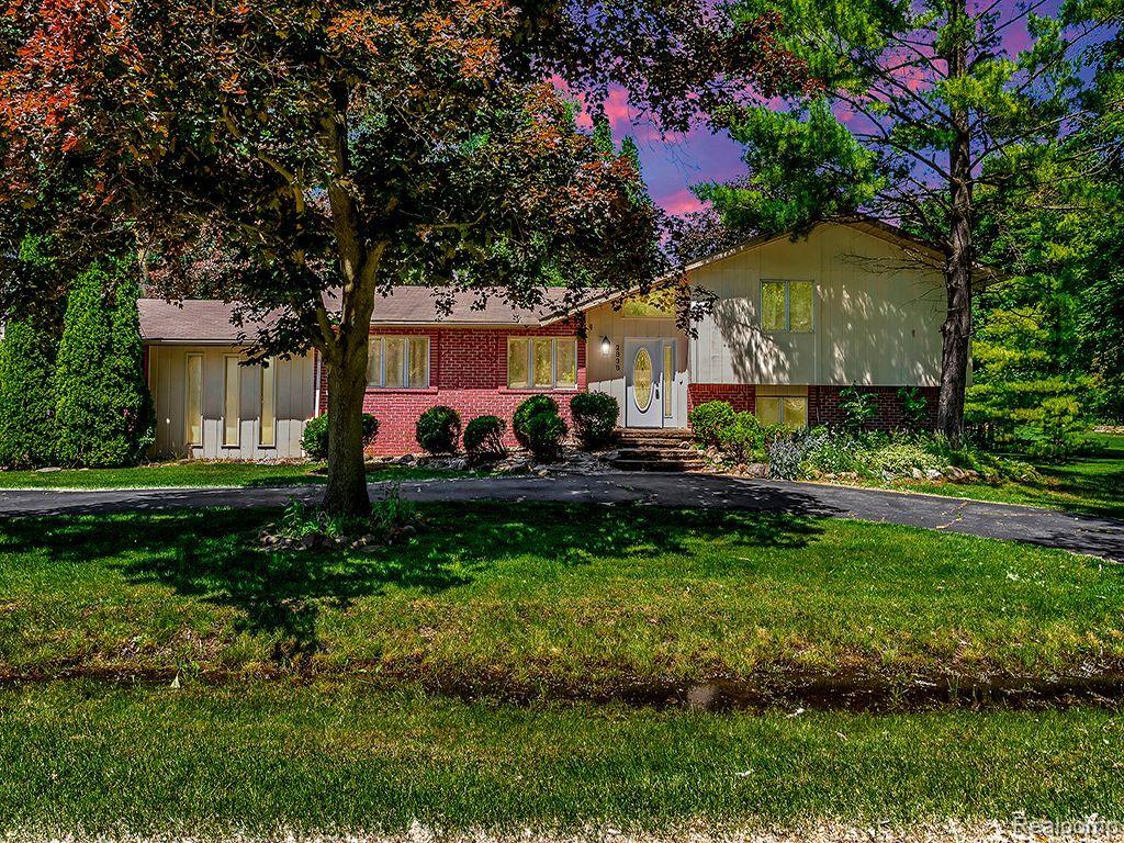 2838 Birchena Crescent, West Bloomfield Township, MI 48324 House