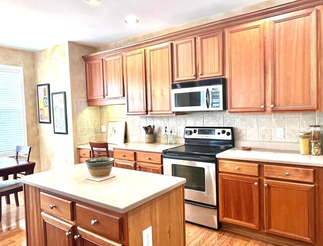 Foto del edificio - 1105 Goldenview Ct