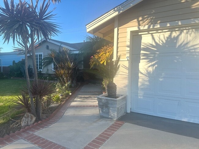 Foto del edificio - Beautiful 4 Bed / 3 Bath Home in Garden Grove For Rent