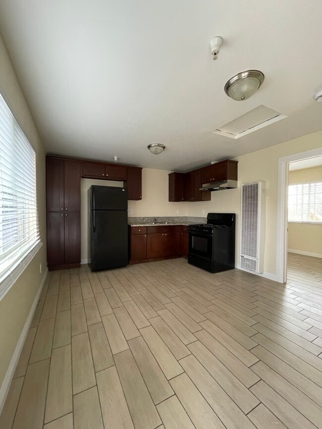 Building Photo - 3856 S Normandie Ave