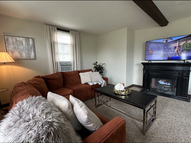 Building Photo - 161 N Main St