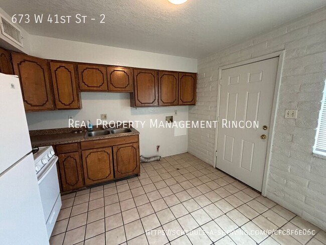 Foto del edificio - 673 W 41st St