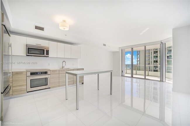Photo - 1300 Brickell Bay Dr Apartment