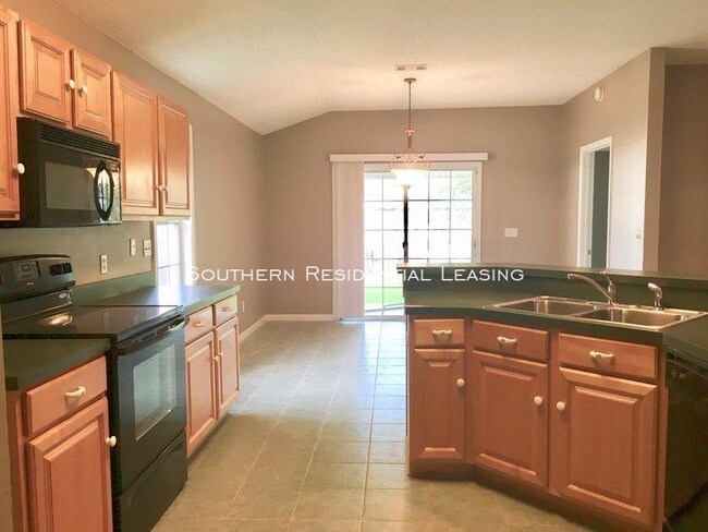 Building Photo - 3 bedroom in Niceville FL 32578
