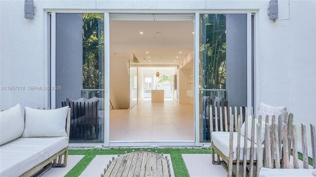 Building Photo - 455 NE 39th St