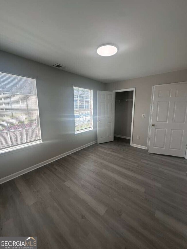 Foto del edificio - 400 Stonehaven Cir