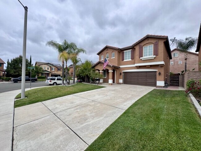Foto del edificio - Large 4 bedroom Murrieta home with a loft ...