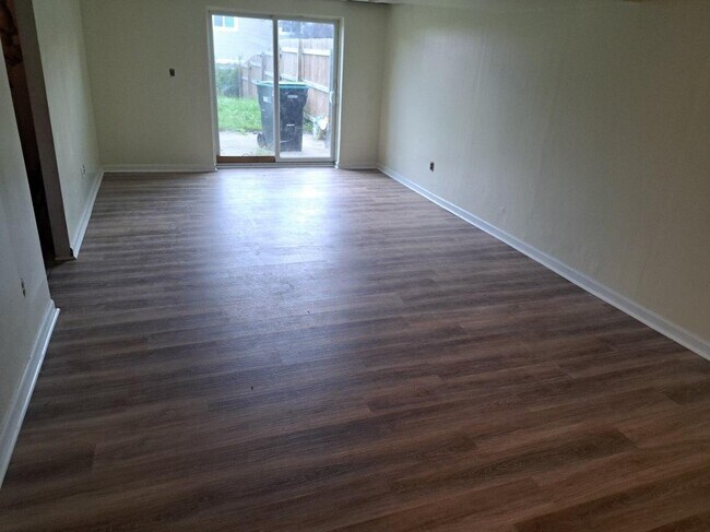 Foto del edificio - 3160 Camberly Dr