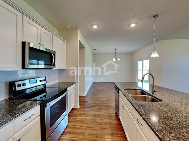 Building Photo - 3278 Roundabout Dr