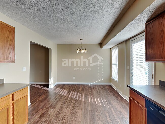 Foto del edificio - 1219 Alston Hill Dr