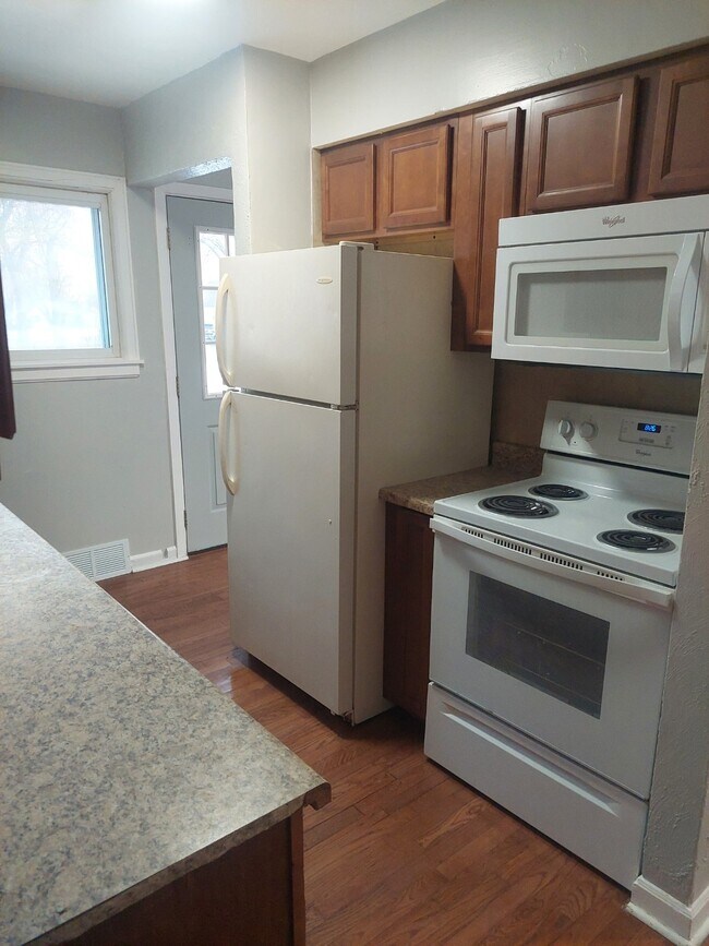 Kitchen - 704 Truman Ave