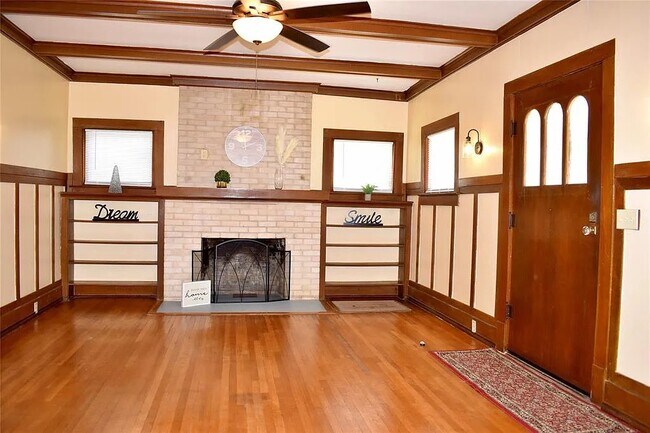 Foto del edificio - 805 Crothers Ave