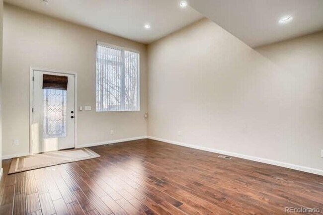 Building Photo - Updated Contemporary Designed Home! Great ...