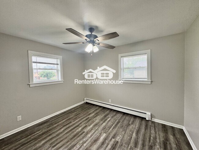 Foto del edificio - 114 NW College Ave