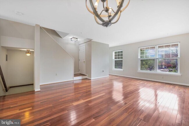 Foto del edificio - 418 Blossom Ln