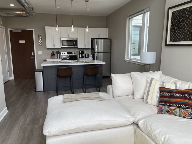 Building Photo - 625 S Goodman St