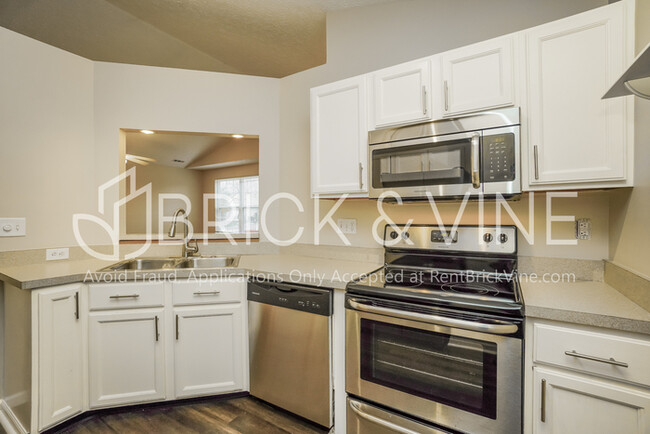 Building Photo - 1456 Pinehurst Ct