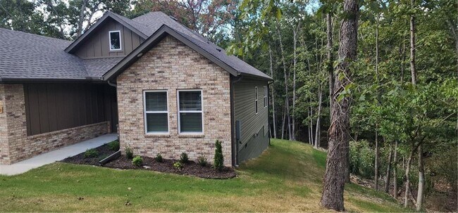Building Photo - 14 Laceby Ln