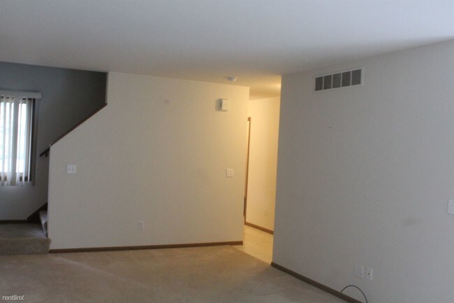 Building Photo - 3 br, 1.5 bath Duplex - 2400 Morning Dawn Dr